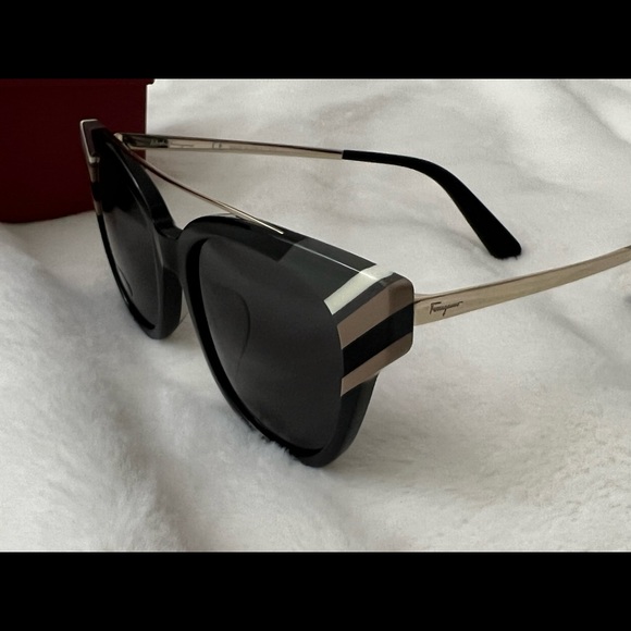 NWT Salvatore Ferragamo Suns SF882SA, black cat eye main image 4